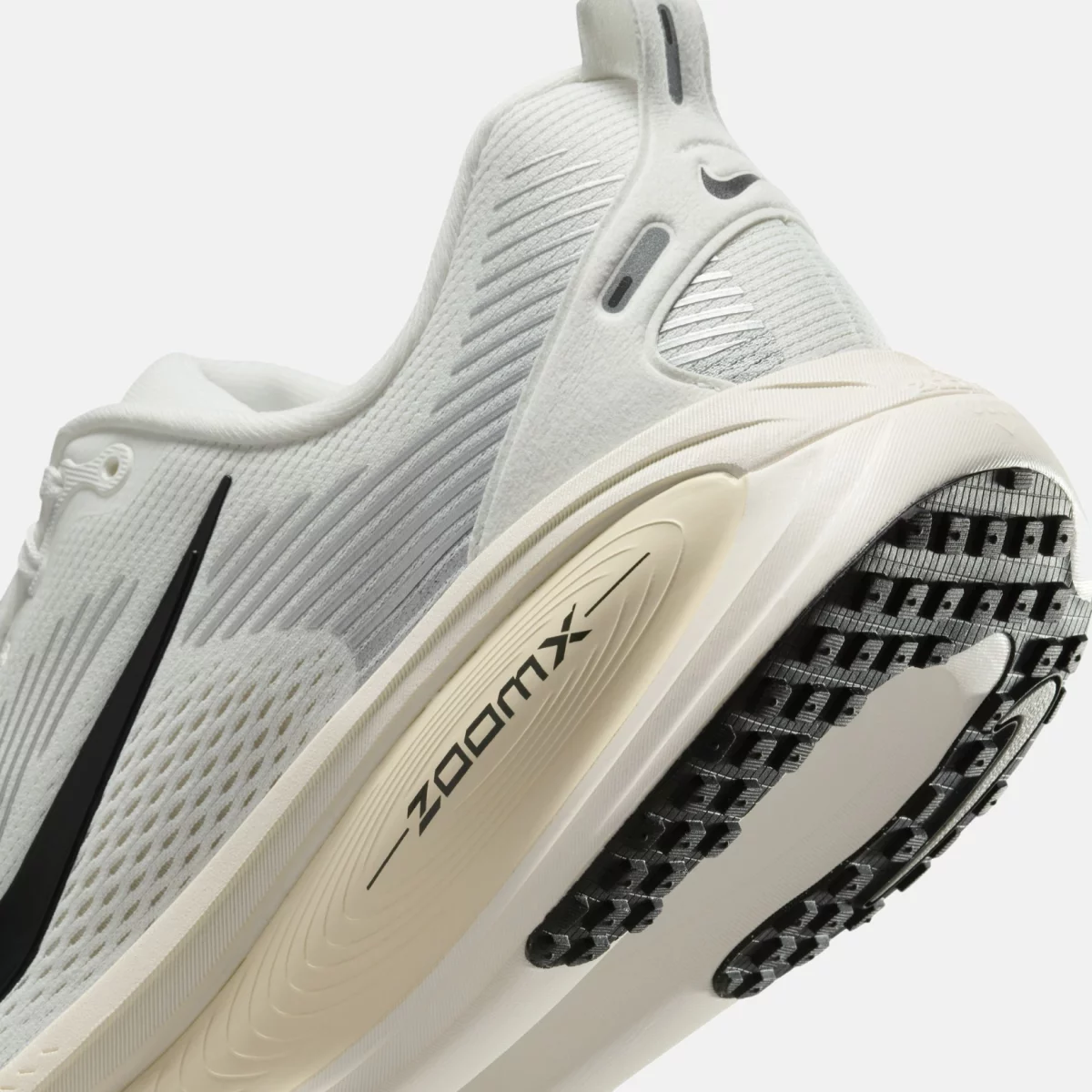 Nike - Nike Vomero 18 Ανδρικά Παπούτσια για Τρέξιμο - GREY-BEIGE (0133)