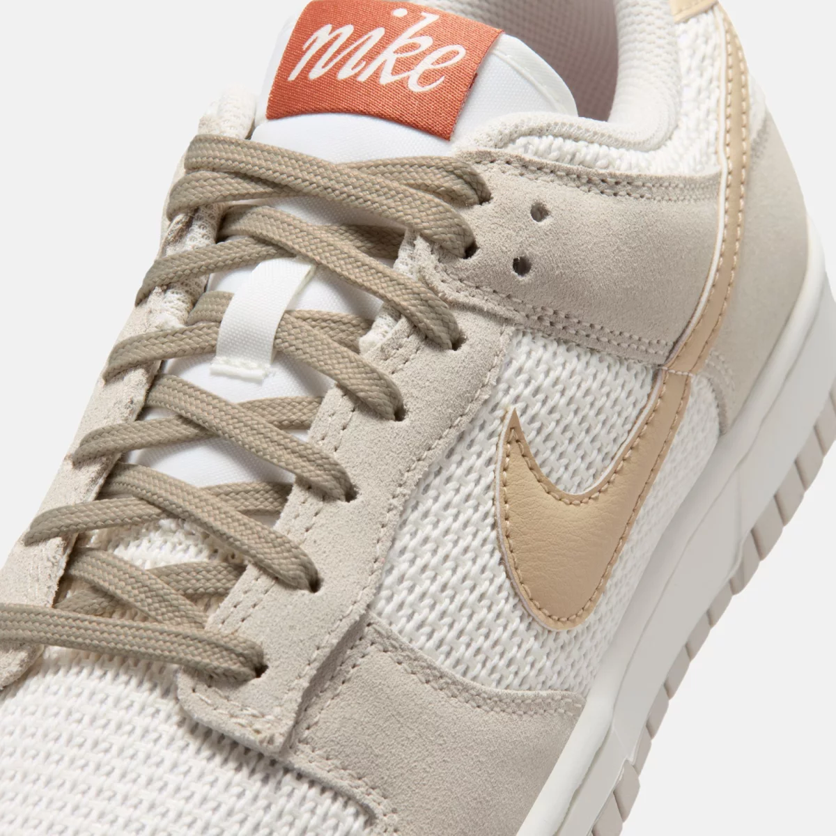 Nike - Nike Dunk Low SE Γυναικεία Sneakers - BEIG-WHITE (0340)